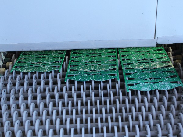深圳市金倍克四层电路板生产厂家设备：洗板机